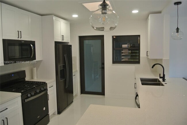 Photo - 10230 Dolphin Rd