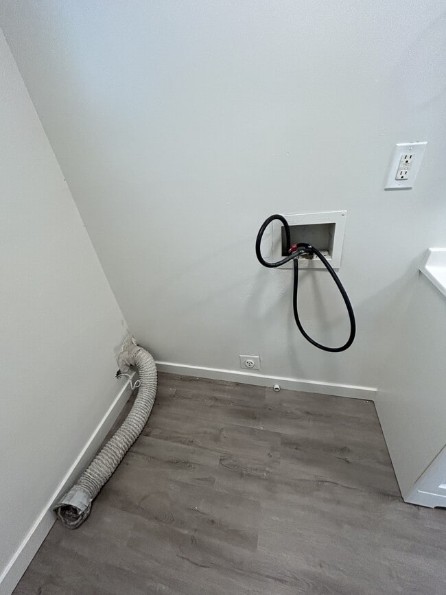 Photo - 951 N Redwood Rd Unidad #4