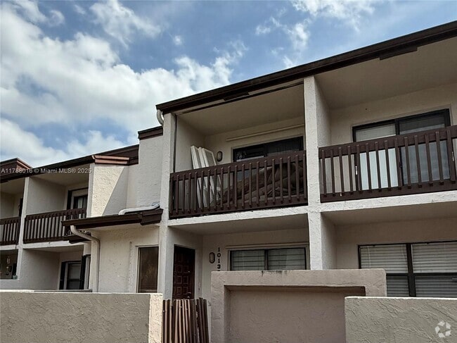 Building Photo - 10136 NW 41st St Rental