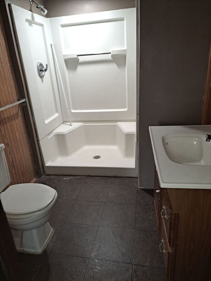 Small but cozy, 1bed unit available in Cr... Rental House Rental in