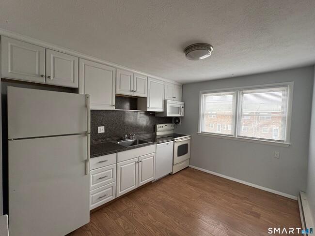 Building Photo - 53 Hiltbrand Rd Unit 3-10