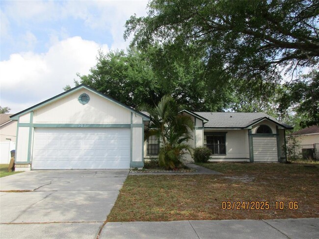 Building Photo - 307 Drake Elm Dr Rental