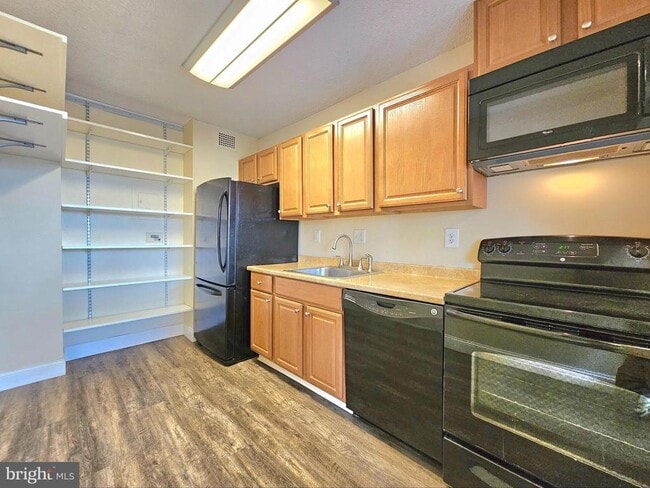 Photo - 2059 Huntington Ave Unidad 409