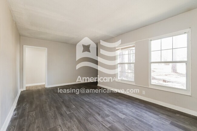Photo - 2556 Paden St