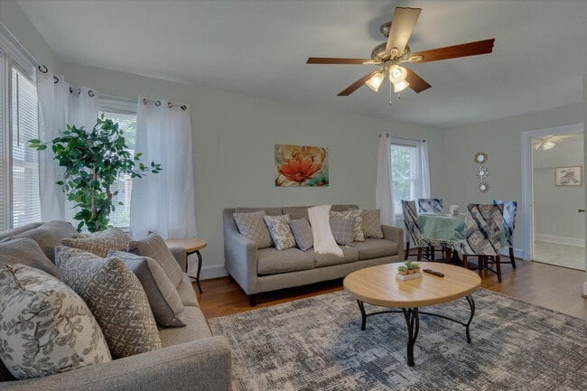 Photo - 1001 Watts St Unidad ID1391824P