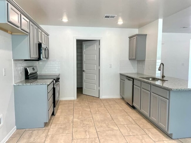 Photo - 914 Indian Plns Rd