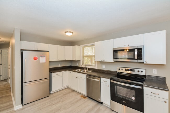 Photo - 2829 Thrush Dr