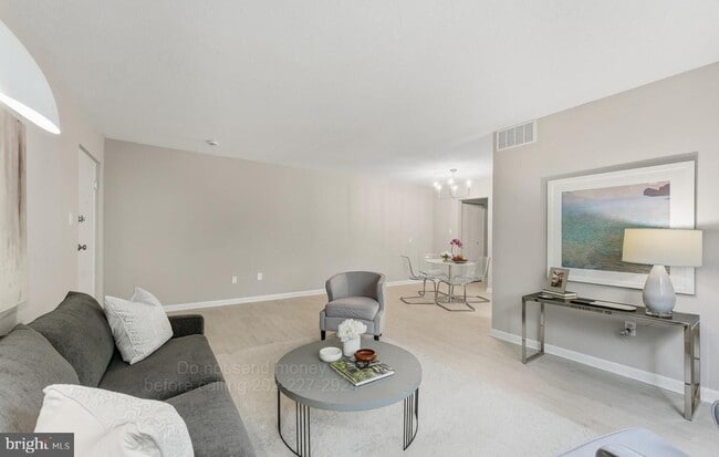 Building Photo - 3829 Hamilton St Unit E-304