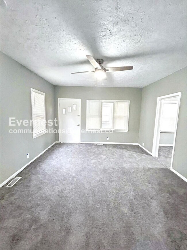 Photo - 1079 E 68th St Unidad 1