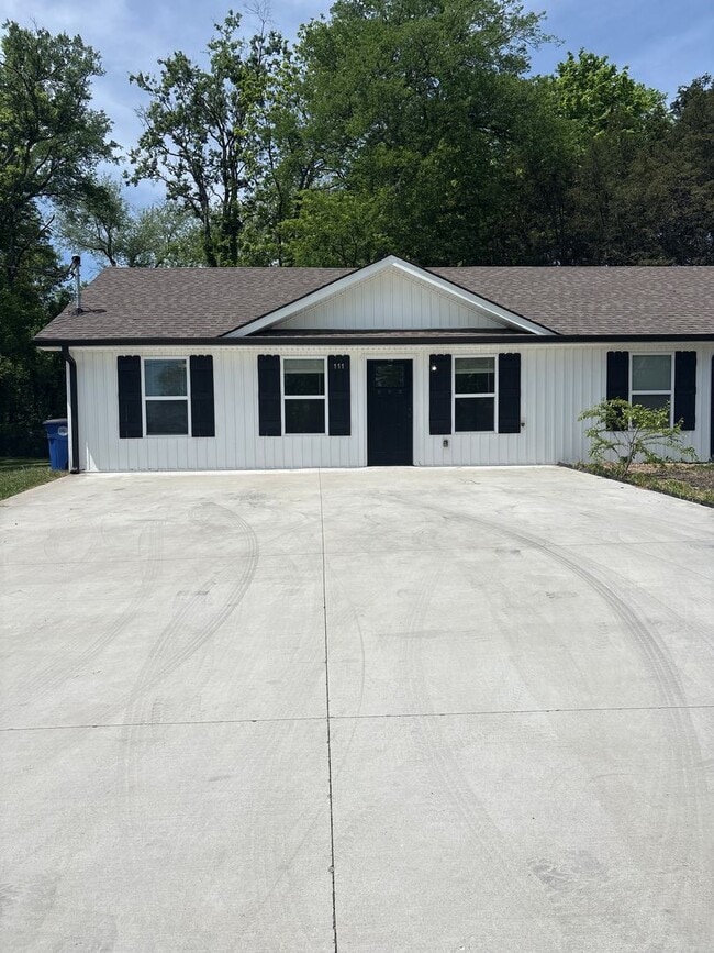 Photo - Spacious Duplex with Fenced-In Backyard!