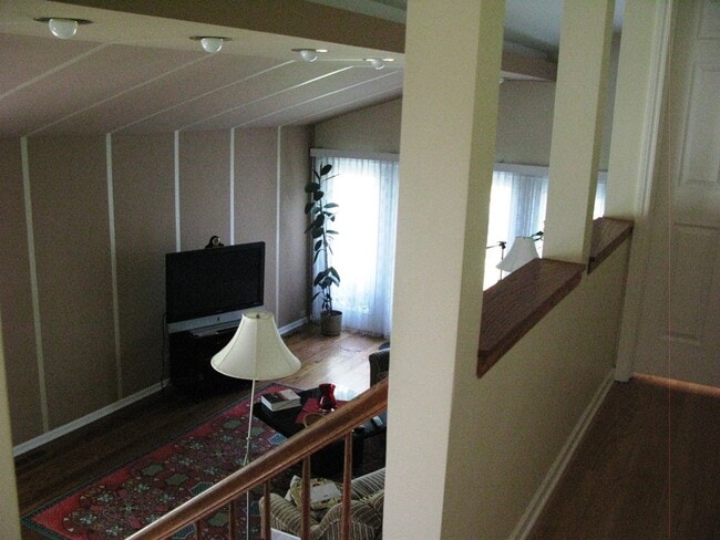Photo - 1644 Midland Ave Unit 2