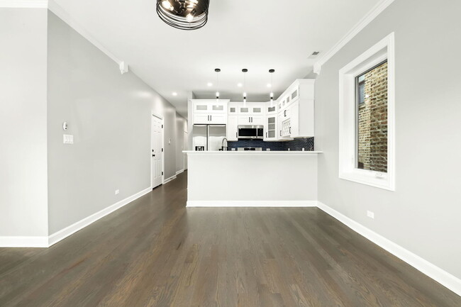 Photo - 4605 S Langley Ave