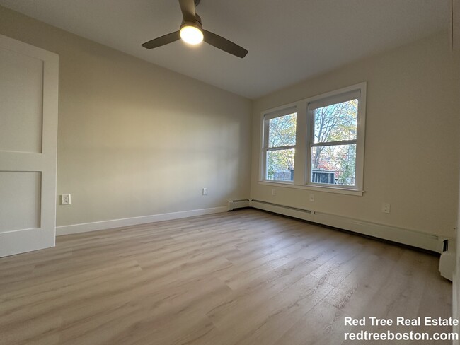 Photo - 74 Ruthven St Apartments Unit 1