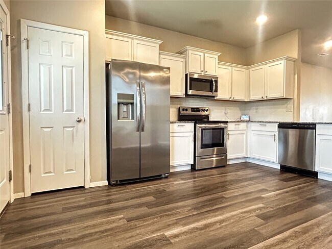 Photo - 949 E Sparrow Cir