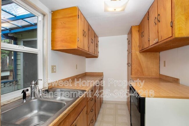 Photo - 1338 N 152nd St