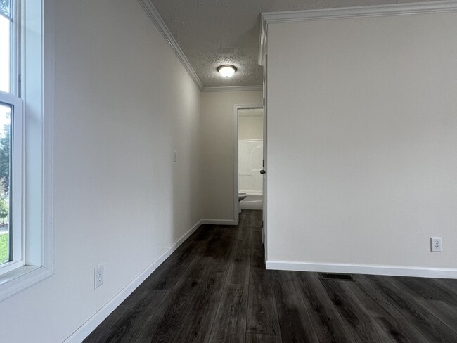 Photo - 178 Redwood Ln