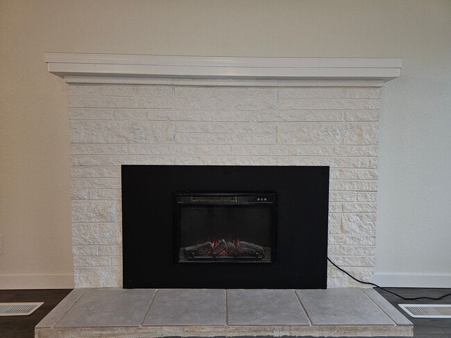Photo - Beautiful Renovated 4 bedroom home For Ren...