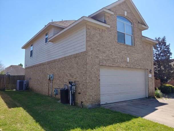 Photo - 615 Arbor Green Ln