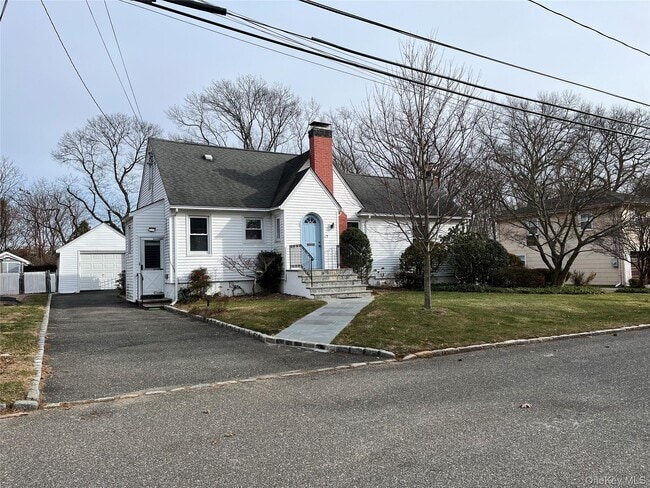 Building Photo - 7 Floyd Pl