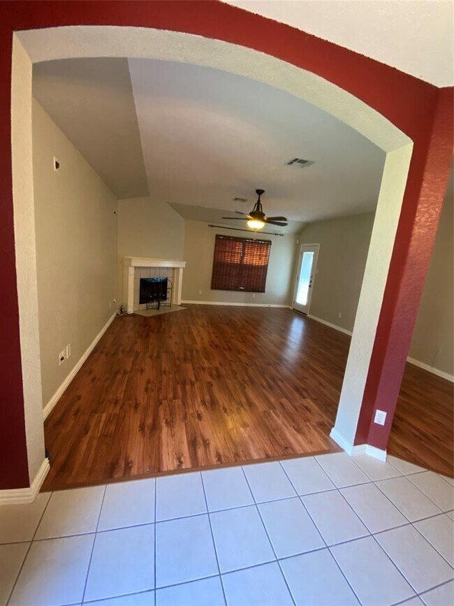 Photo - 1404 Terra St