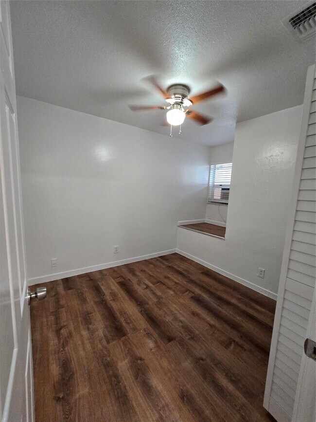 Photo - 20 NW 7th Ave