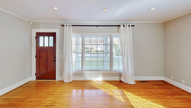 Photo - 1919 Nassau Blvd