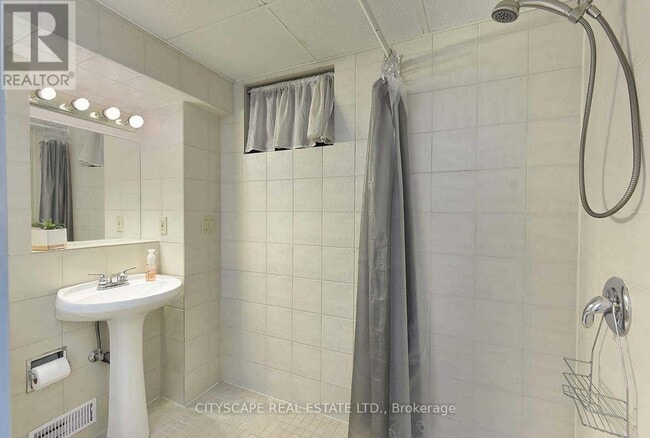 Photo - 48 Stevenharris Dr