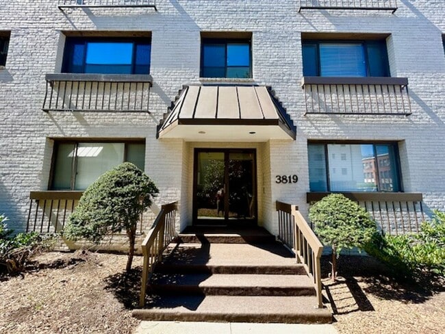 Building Photo - Great location, 1 BR 1 BA in-unit laundry ... Unit 1 Rental
