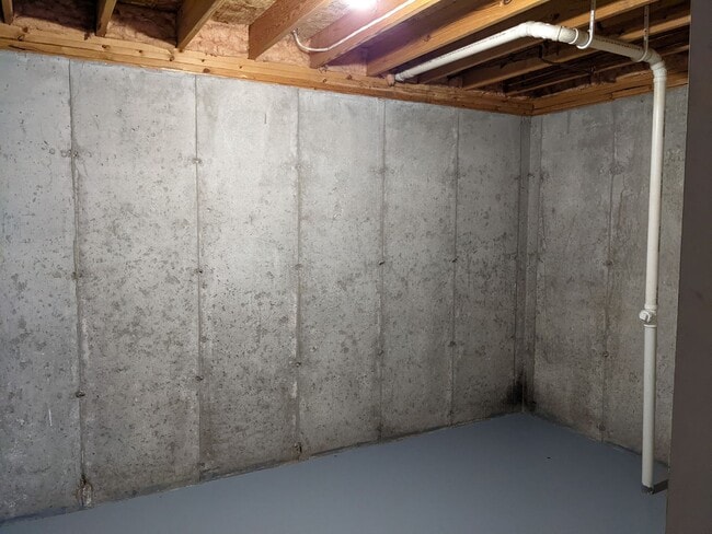 Photo - 4 Bedroom 1.5 bath house for rent