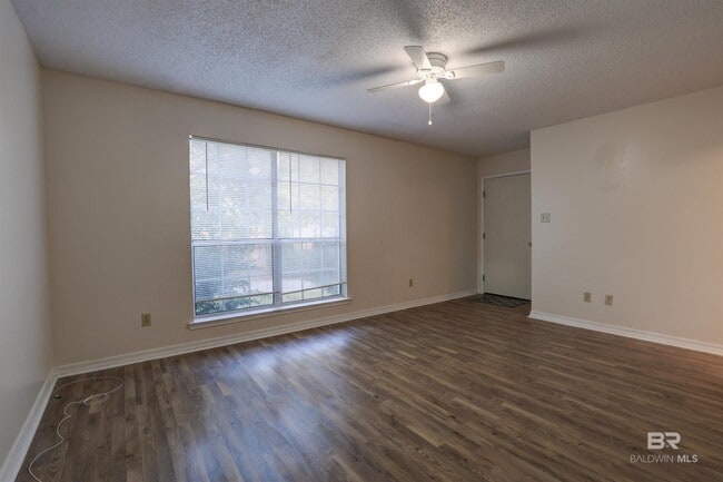 Photo - 12 Lancers Ln