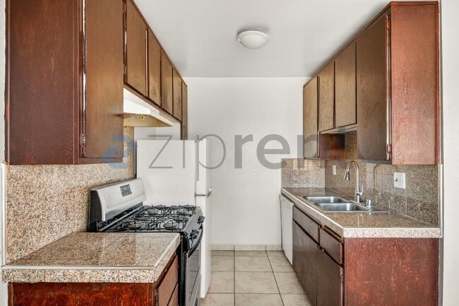 Photo - 1115 252nd St