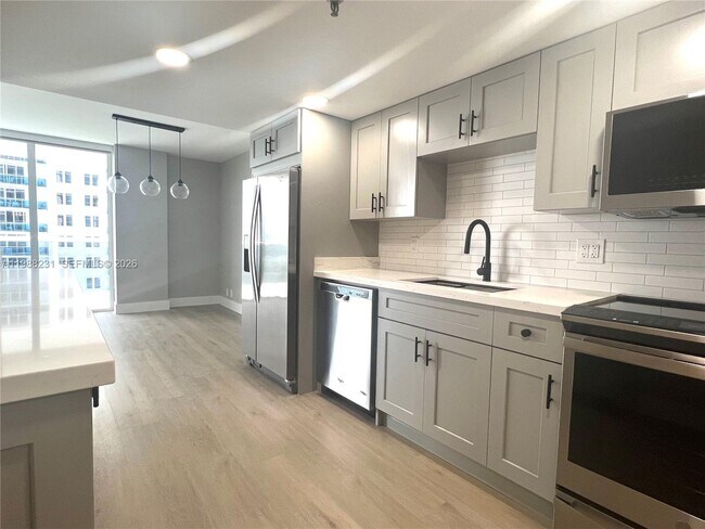 Photo - 2401 Collins Ave Unit 803