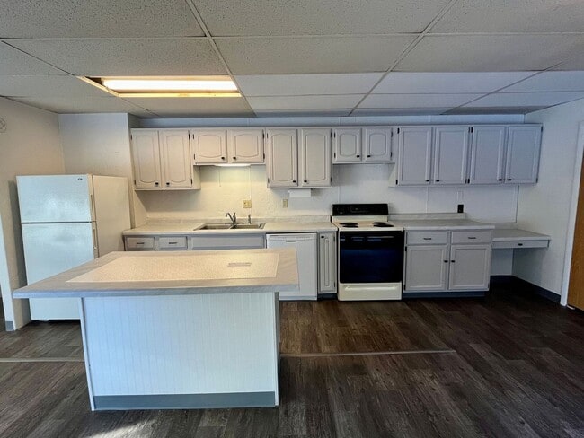 Building Photo - 4714 North Dr Unit #4