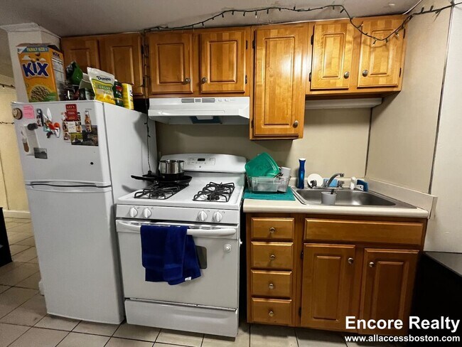 Building Photo - 19 Brighton Ave Unit B