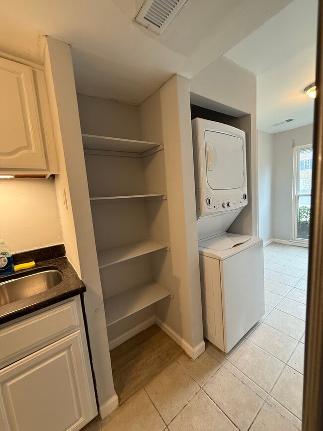 Photo - 238 Stevenson Square