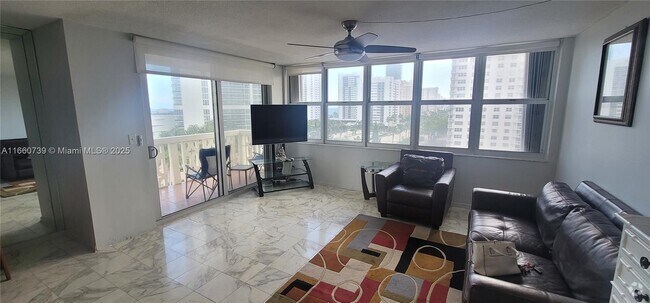 Building Photo - 1825 S Ocean Dr Unit 814 Rental