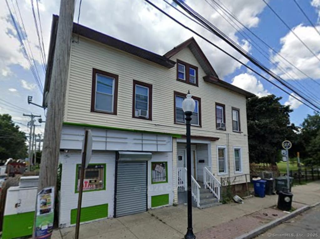 Photo - 241 Newfield Ave Apartamento