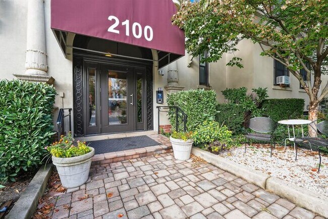 Photo - 2100 19th St NW Unit 402