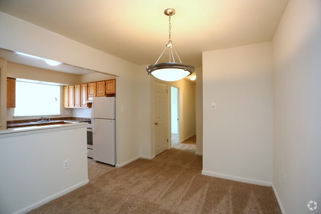 Dining Area - Lynn Hill