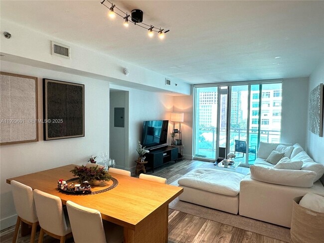Building Photo - 951 Brickell Ave Unit 801