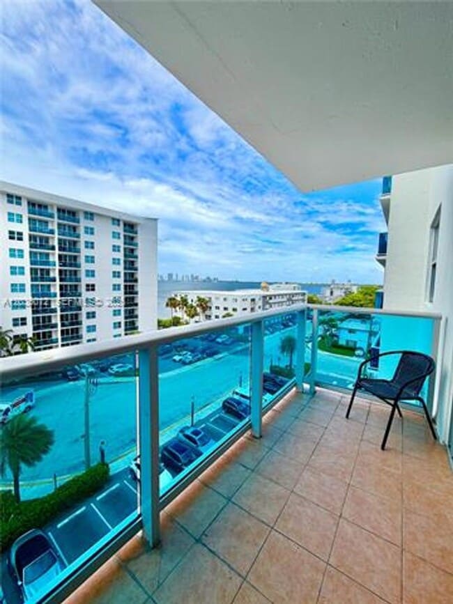 Building Photo - 7501 E Treasure Dr Unit 7501 E Treasure Dr # 6T