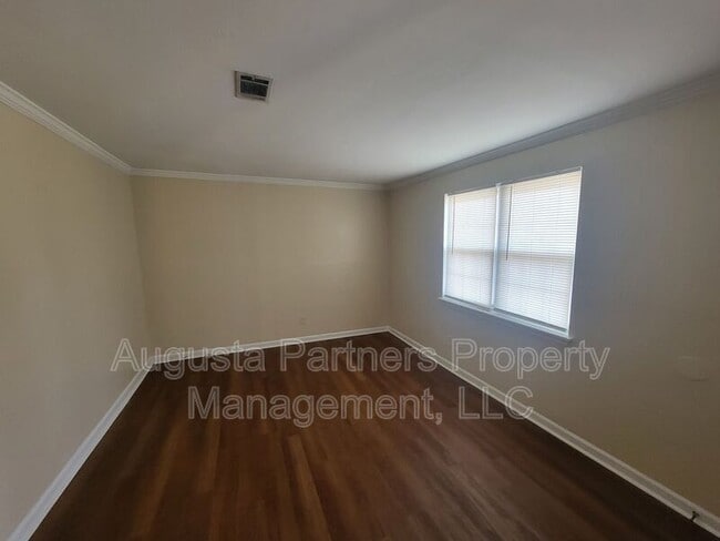 Photo - 115 Samarya Ln