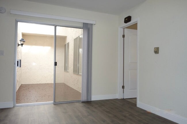 Photo - 112 Marchbanks Ct