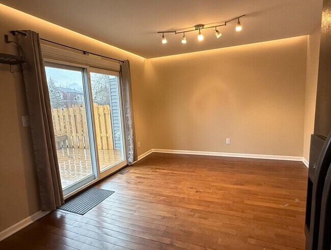 Photo - 3496 Burbank Dr