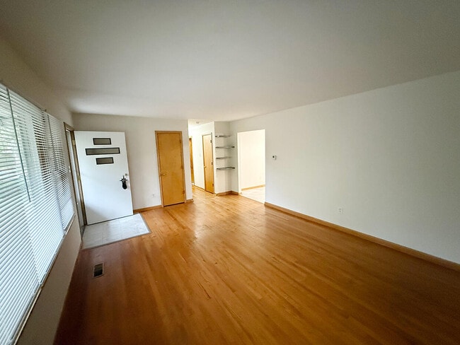 Photo - 2102 Woodlea Dr