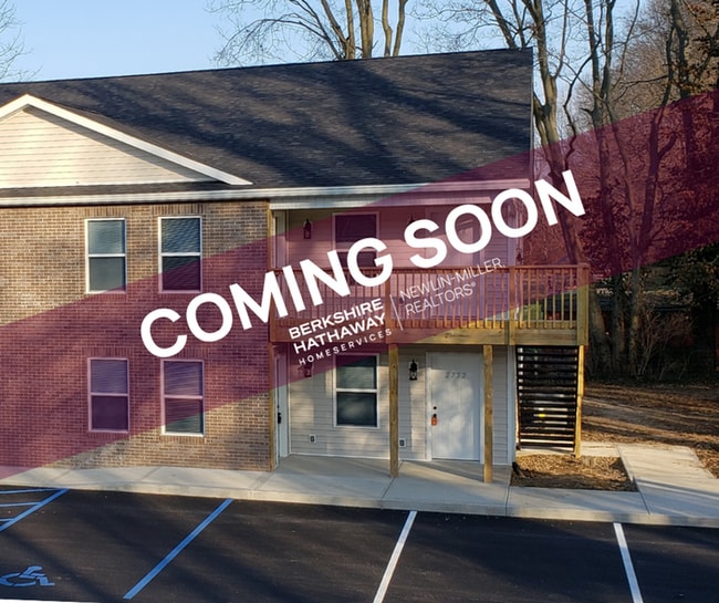 Building Photo - Settle in and cozy up in this comfortable lower-level two-bedroom apartment.