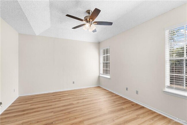 Photo - 17 Jonquil Ave