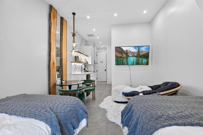 Building Photo - 443 Clove Rd Unit ID1366355P