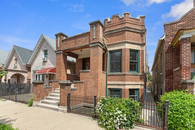 Building Photo - 928 W 32nd St Rental