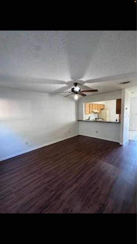 Photo - 696 Tyner St